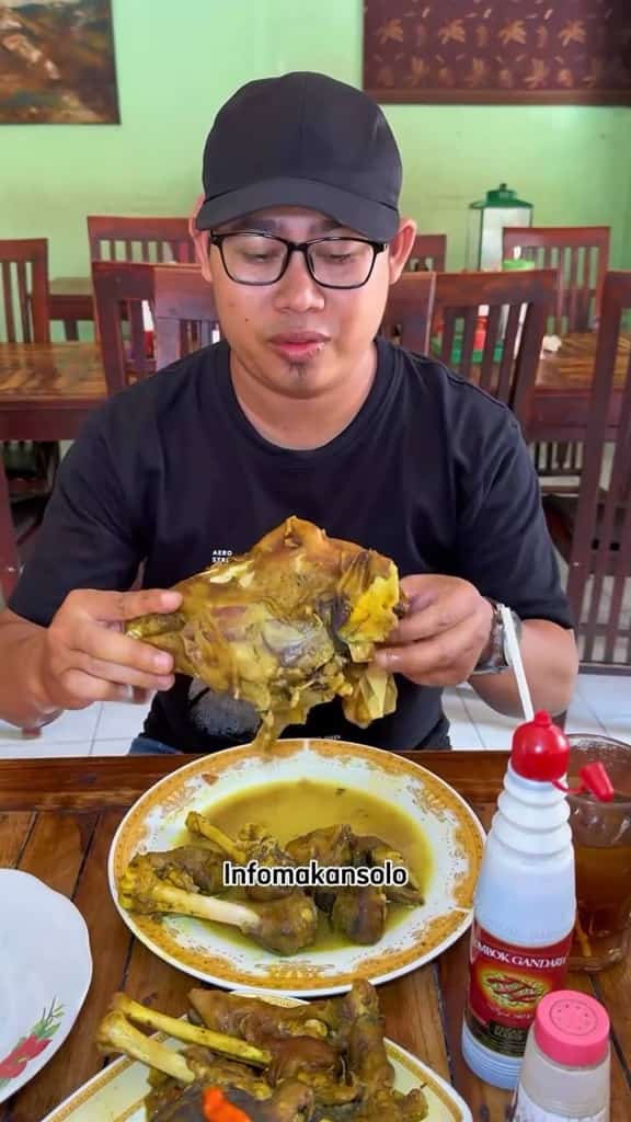 Kuliner Malam Solo Nikmatnya Tengkleng Kambing Legendaris di Warung Tengkleng Solo Dlidir