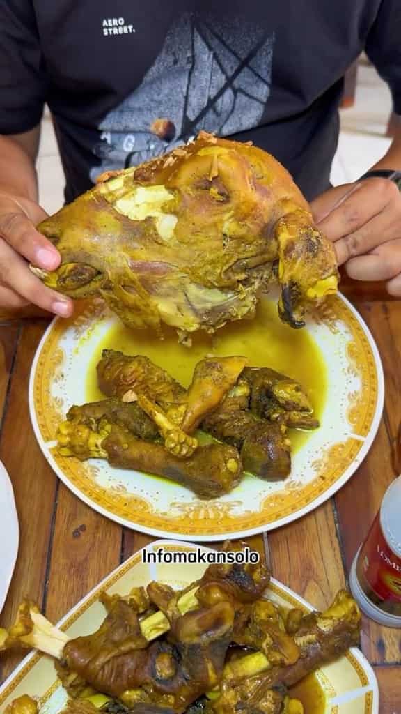Warung Tengkleng Kepala Kambing Favorit di Solo