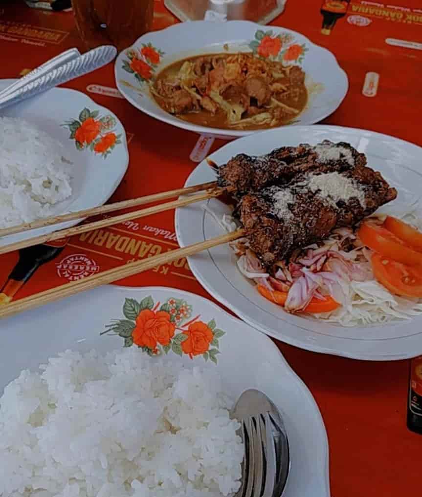 Rekomendasi Sate Kambing Muda Solo Empuk Paling Legendaris & Enak (Wajib Dicoba!)