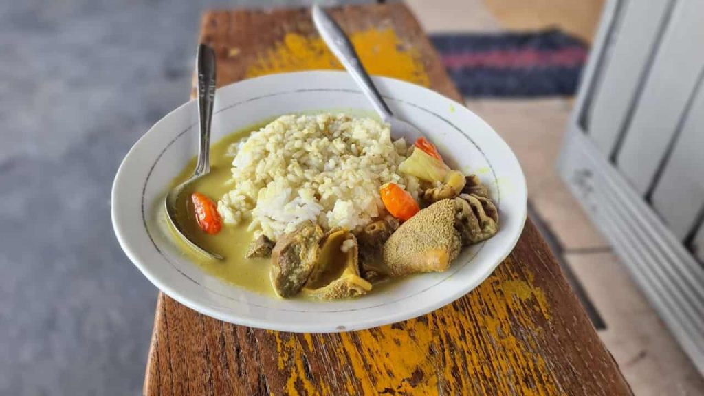 Kuliner Malam Solo Langganan Sego Gule Joglo Rasa Nendang, Porsi Kenyang, Harga Merakyat